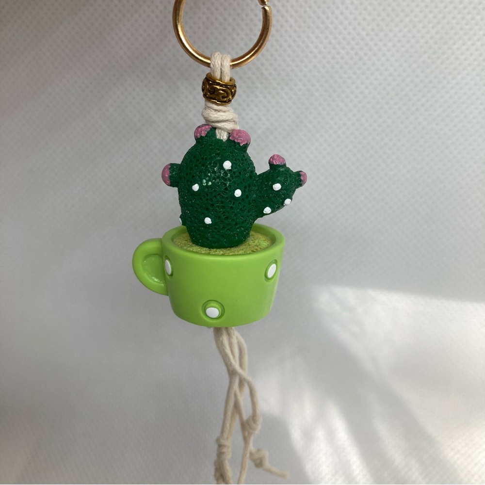 Handcrafted Cactus Macrame Keychain - Picture 5 of 7